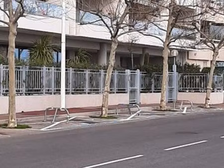 parking privé 6m longueur  très faible charges