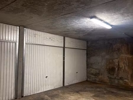 garage/local 50 m2 à antibes - 2m75 de hauteur