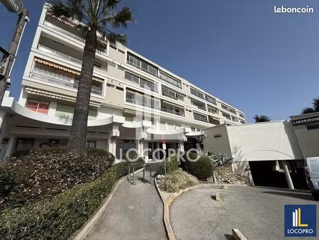 bureau 75 m²