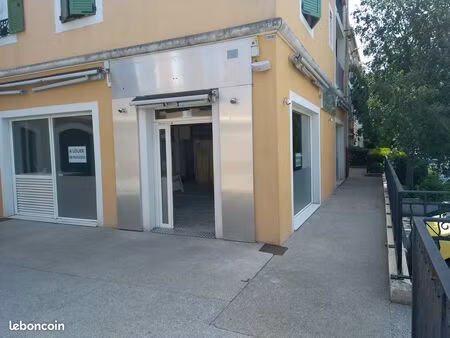 local commercial 78m²
