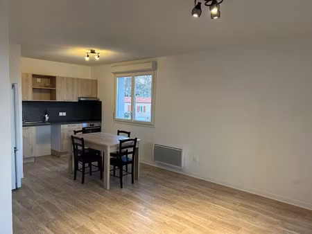 location meublée appartement 3 pièces 59.9 m² à castelnaudary (11400)  650 €