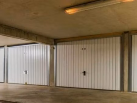 garage (box fermé) sécurisé