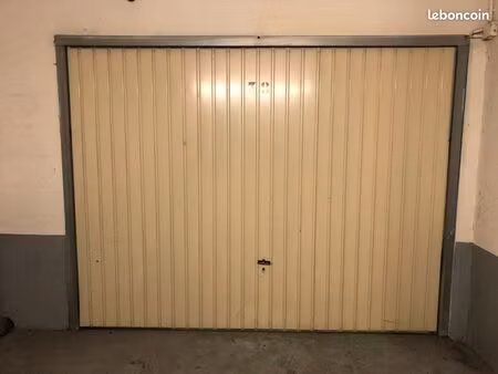 box fermé – paris 9e (rue du delta) – investissement locatif sécurisé