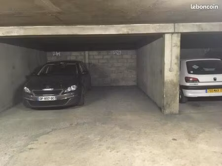 location place de parking couvert et sécurisé guy moquet 17eme