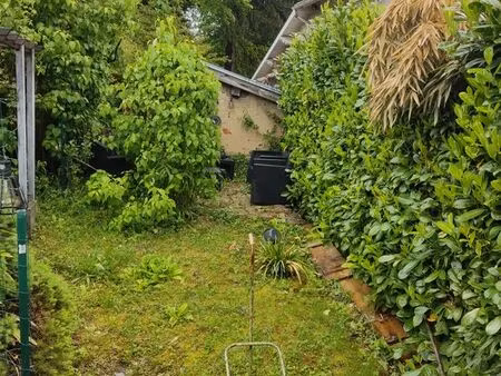 studio à finir en duplex  mitoyen  avec jardin potentiel de 110m2 environ