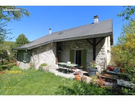 maison en pierre t5 125 m² habitables + dépendances sur 3583 m² terrain