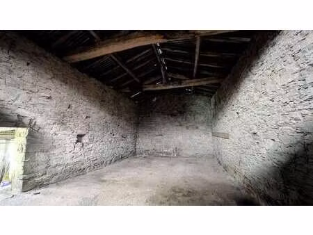 vente garage et parking aux landes-genusson (85130) : à vendre / les landes-genusson