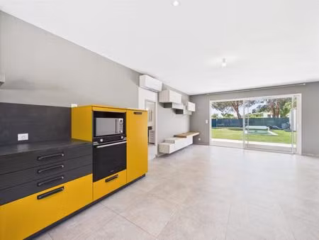 appartement f3 plain-pied avec jardin et piscine - plaine de per
