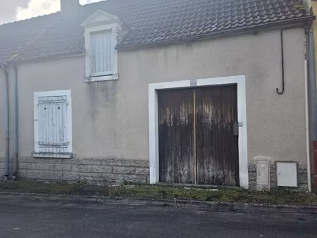 dun sur auron : maison entièrement à rénover avec terrain et