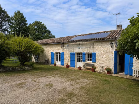 belle maison en pierre située à quelques minutes de montaigu