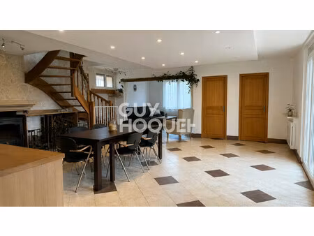 maison à louer de 5 pièces de 159 00 m²