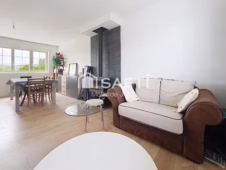 maison rénovée avec jardin et poêle à bois