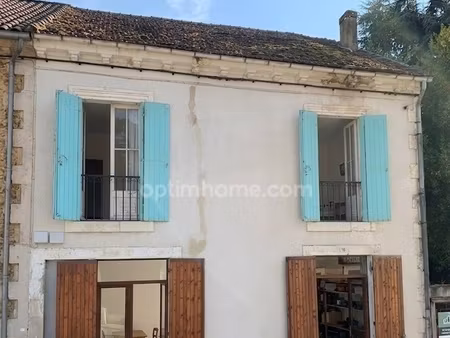 ancienne maison de famille au cœur d'un village historique (gers - 32)