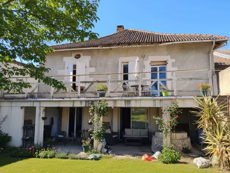exclusivité . grande maison en pierre avec fort potentiel à mensignac