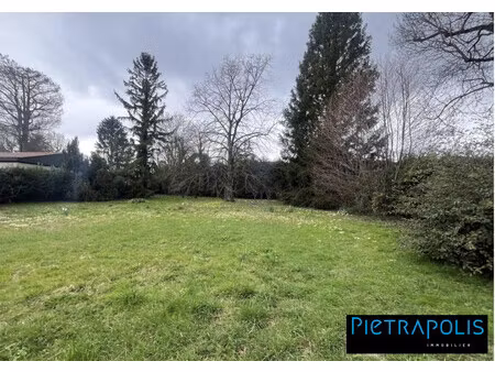 magnifique terrain plat de 821m2 viabilisé au centre de genas !