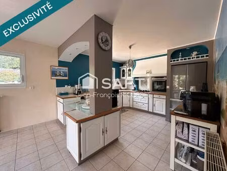 maison avec piscine au calme  4 chambres double garage