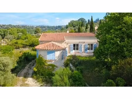 demeure de charme   piscine garage sous sol