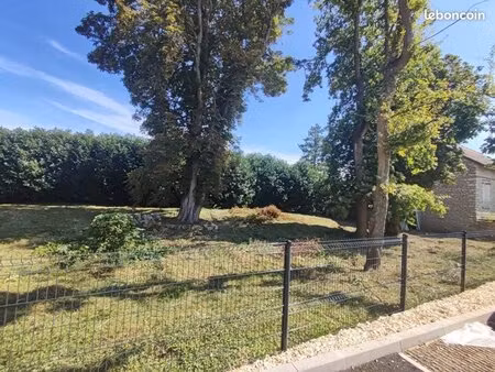 terrain constructible - belle façade et proche gare