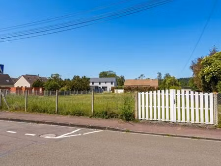 terrain constructible de 581 m2 - pacy sur eure centre - 82000 hai