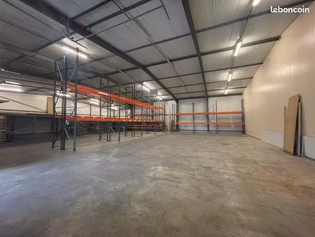 a louer - bâtiment industriel à chaleins de 600m²  portail  bureau  sanitaires