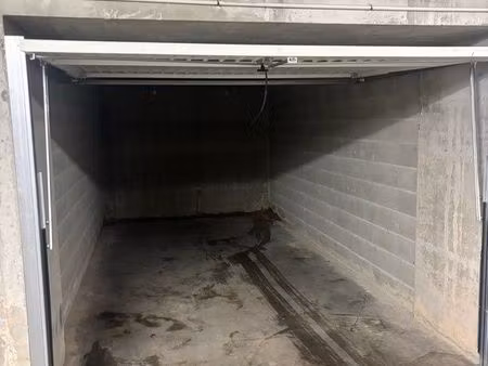 à louer box fermé pour stationnement