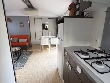 mobilhome dans camping avec piscine