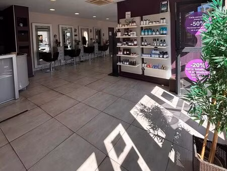 salon de coiffure de 130 m² à fort potentiel avec revenus complémentaires