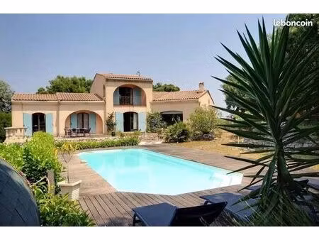 villa 6 pièces 180 m²