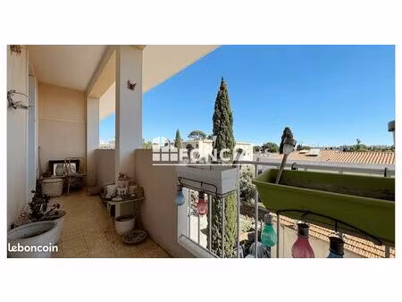 t3 avec terrasse dans résidence calme