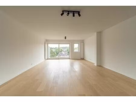 appartement à louer avec terrasse et jardin   la hulpe (vbe24596)