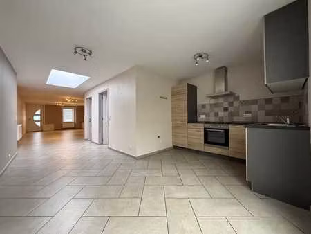 bonne maison rénovée située à proximité du centre-ville