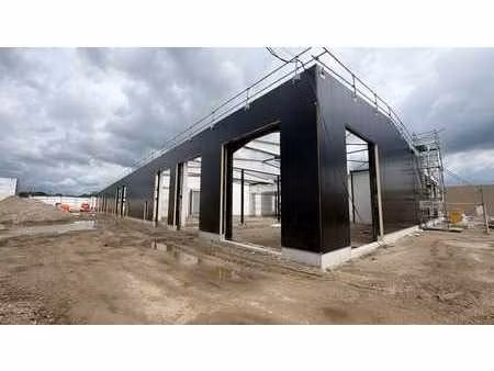 entrepôt à vendre dans le centre d'entreprises martal à sin