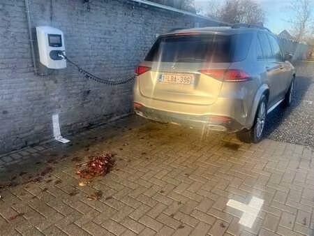 cap'houses : parking avec borne de recharge