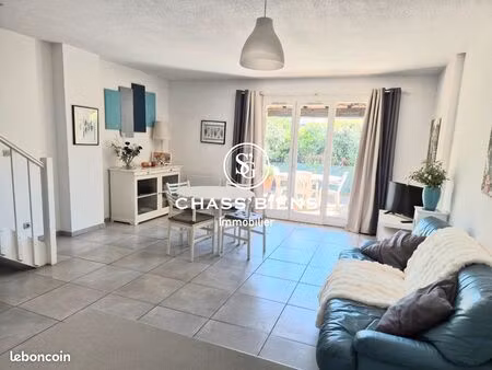 maison t3 67 m2 garage et terrasses le lavandou
