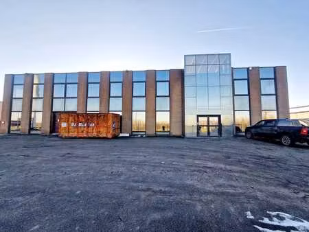 entrepôt polyvalent avec bureau – excellente accessibilité
