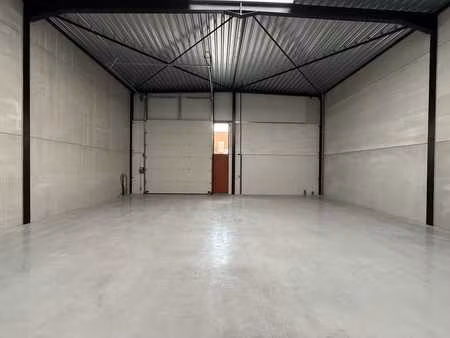 225 m² unité pme nouvellement construite à 2 km du r4
