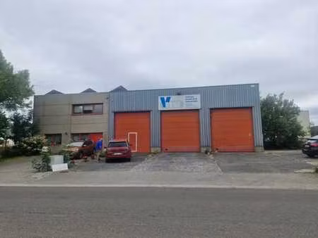 entrepôt avec bureaux à louer – zoning industriel de nivell