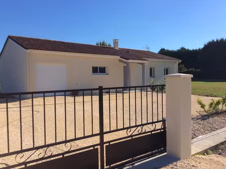 location maison 5 pièces 100 m² à serres-et-montguyard (24500)  850 €