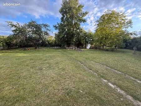 terrain constructible 4000 m² - désertines