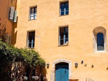 maison de 12 pièces dont 6 chambres avec chacune sa salle d'eau attenante