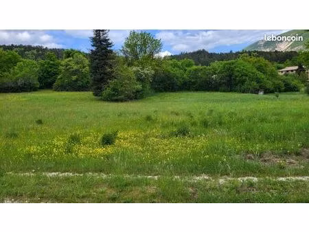 terrain 1561 m2- senez