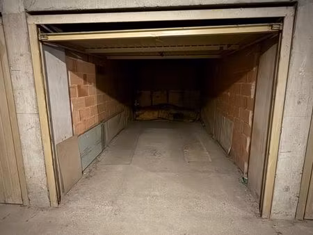 parking/box enchastrayes