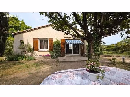 maison atypique de 93 m²  pleine de charme – vue luberon  terrasses  verger et atmosphère 
