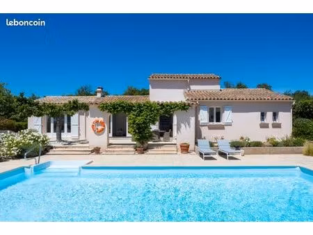 a 300 mètres de la plage  jolie maison provençale