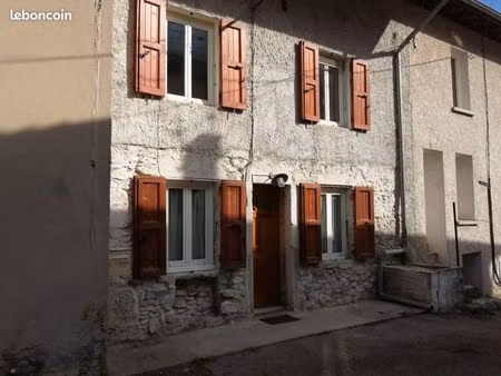 maison à louer a noyarey