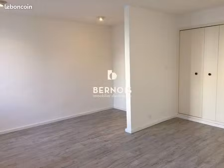 bureau 55 m²