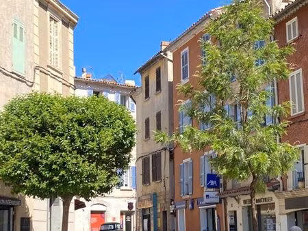 local commercial 40 m2 centre-ville ollioules. emplacement premium