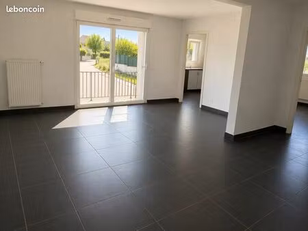 lumineux f3 de 72 m2 avec balcon