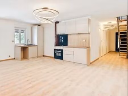 appartement meublé haut standing t4 – 130 m² avec vue sur lac et jardin privatif