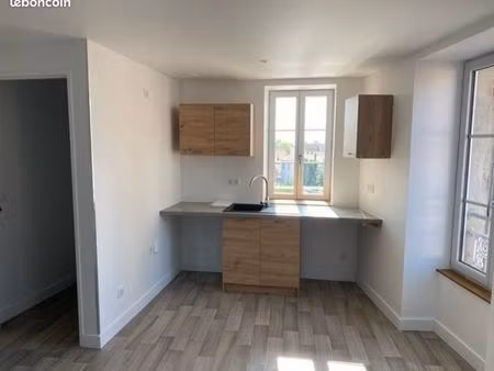 à louer appartement plein centre de st junien avec garage